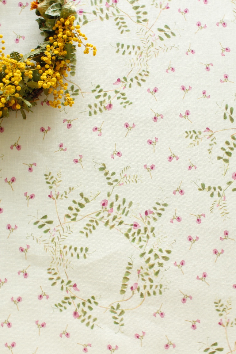 LINNET リネンプリント　カラスノエンドウ24<br />薄ベ-ジュ